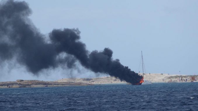 Catamaran Incendio