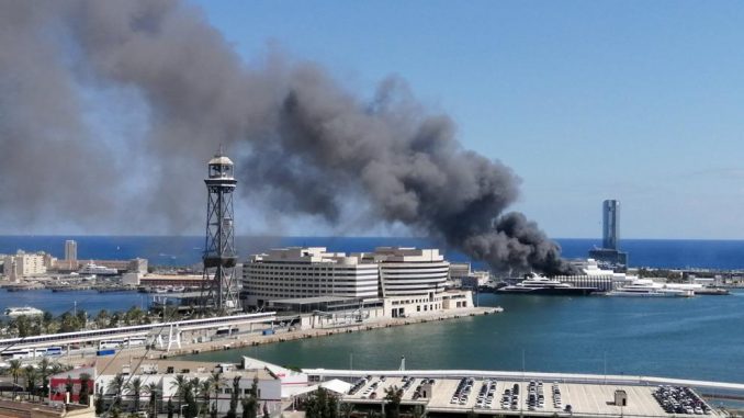 Fuego_Puerto_Barcelona